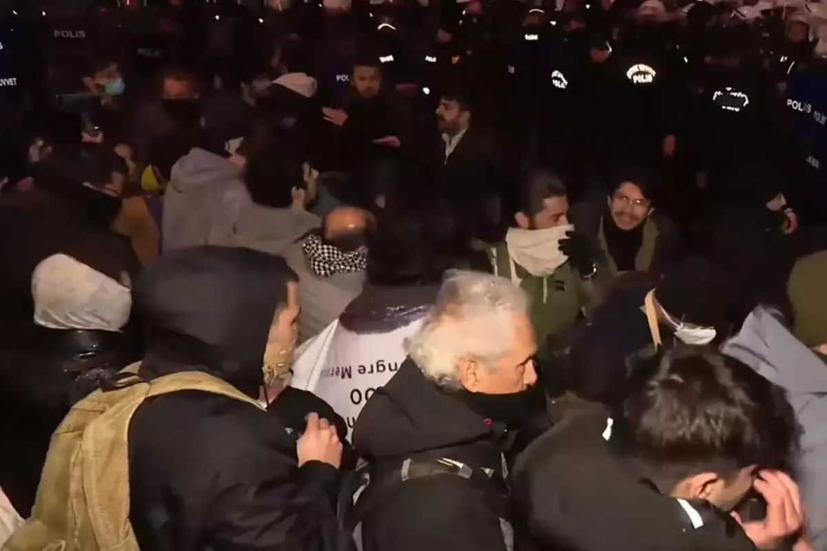 Bakan Yerlikaya: Saraçhane’deki gösterilerde 6 polisimiz yaralandı