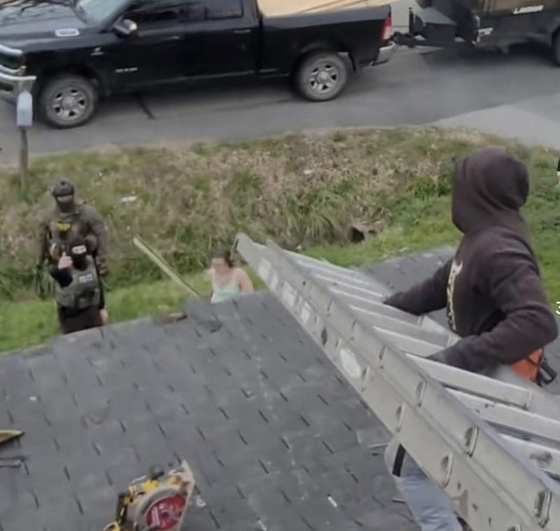 ABD’de Ev Sahibi, Çatı Onaran Göçmenleri İhbar Ederek Para Ödemekten Kaçındı