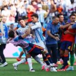 Dunya kupasinda ortalik karisti arjantinli oyuncu 2 ispanyol oyuncuya saldirdi j9uPUeXx